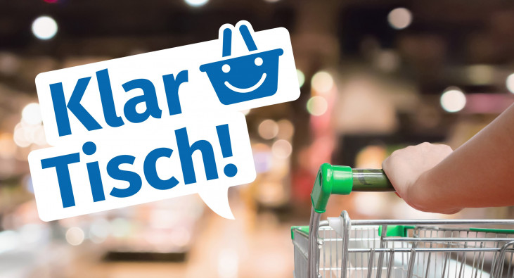 Logo Lebensmittelklarheit "Klar Tisch!" auf einem Foto von einem Einkaufswagen