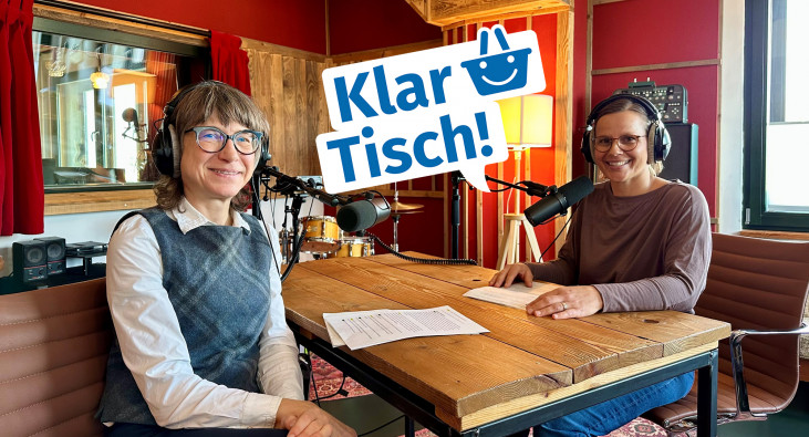 Podcastaufnahme mit Gästin im Aufnahmestudio