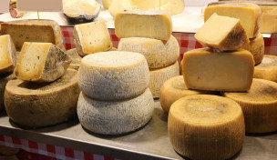 Käse in Auslage Käse in Auslage