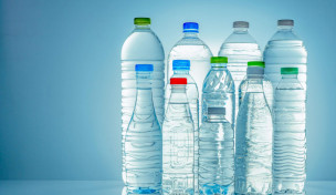 Mehrere Wasserflaschen