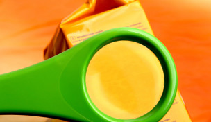 Lupe auf Lebensmittelverpackung Lupe auf Lebensmittelverpackung