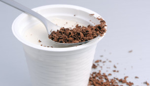 Joghurt mit Schokostückchen Joghurt mit Schokostückchen