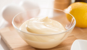 Mayonnaise mit Eiern Mayonnaise mit Eiern
