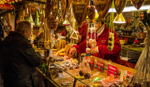 Bude auf einem Weihnachtsmarkt