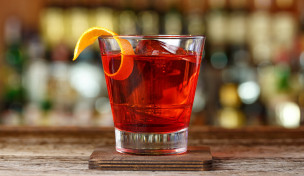 roter-cocktail-im-glas