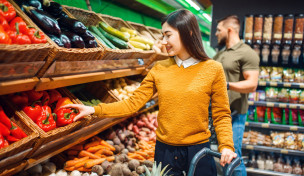 paar-im-supermarkt