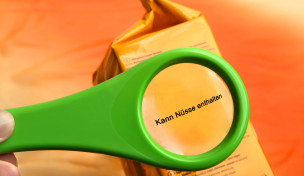 Hinweis "Kann Nüsse enthalten" auf Verpackung