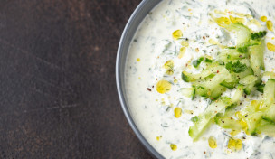 Zaziki auf einem Tisch