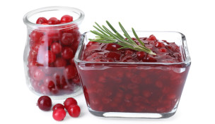 Preiselbeeren im Glas und als Kompott