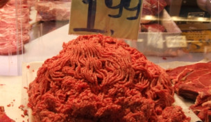 Hackfleisch in Supermarkttheke