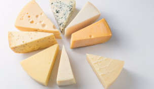 Verschiedene Sorten von Ziegenkäse