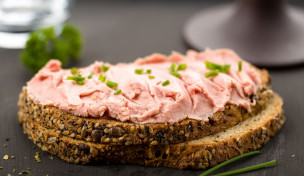 Teewurst auf einem Brot