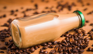 Kaffee in einer Flasche