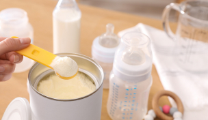 Zubereitung von Babynahrung aus Pulver