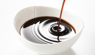 Worcestersauce in einer Schale