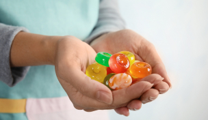 Bonbons in der Hand Bonbons in der Hand
