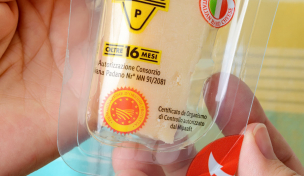 Parmesan mit geschützter Usprungsbezeichnung Parmesan mit geschützter Usprungsbezeichnung