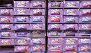 Milka-Verpackungen in Aufsteller Milka-Verpackungen in Aufsteller