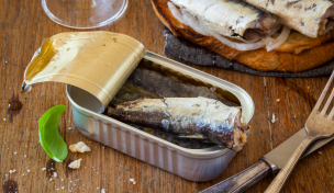 Dosensardinen, appetitlich angerichtet Dosensardinen, appetitlich angerichtet