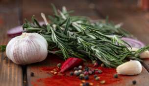 Knoblauch und Gewürze Knoblauch und Gewürze