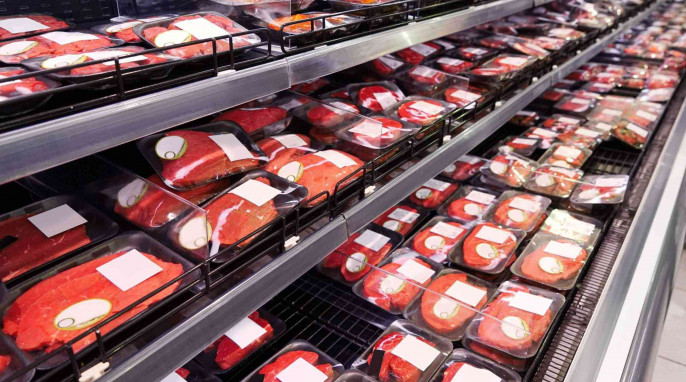 Verpacktes Fleisch im Supermarkt