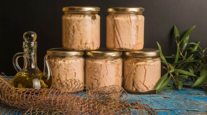 Thunfisch im Glas mit Olivenöl