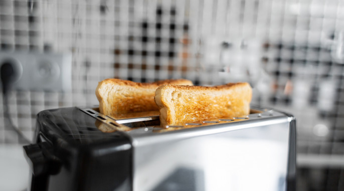 2 Toasts im Toaster