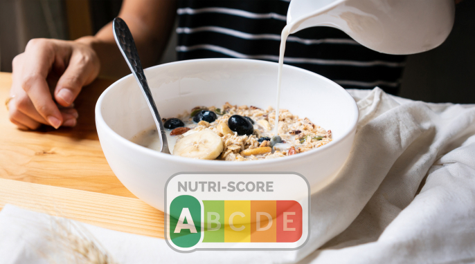 Müsli in der Schüssel mit Nutriscore