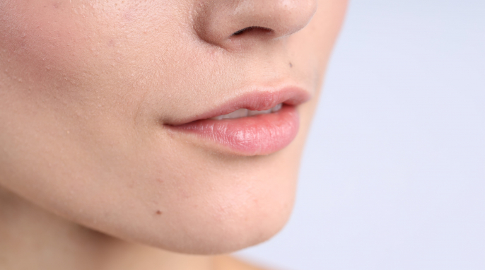 Frauengesicht mit gepflegten Lippen Frauengesicht mit gepflegten Lippen