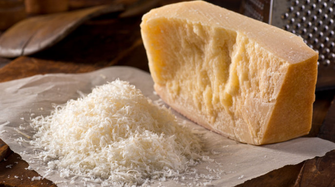 Frisch geriebener Parmigiano Reggiano Parmesan