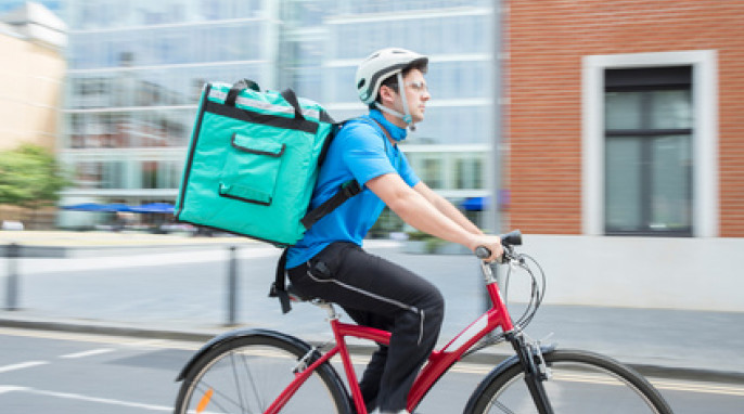 Lieferant auf dem Fahrrad