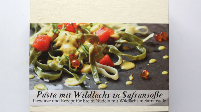 Pasta mit Wildlachs in Safransoße