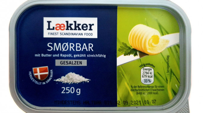 Laekker Smoerbar mit Butter und Rapsöl