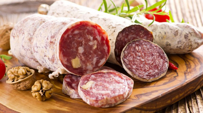 Salami mit Walnüssen