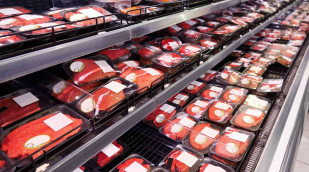 Verpacktes Fleisch im Supermarkt