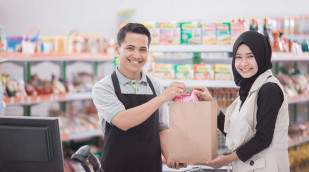 Moslemische Frau kauft ein Moslemische Frau kauft ein