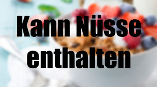 Allergenhinweis "Kann Nüsse enthalten" auf einer unscharfen Schüssel Müsli