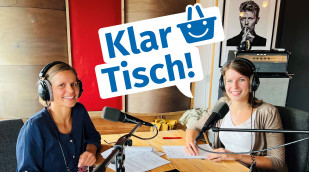 Nicole Schöppler und Christiane Seidel bei der Podcastaufnahme