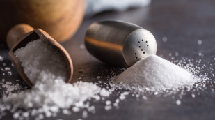 Salz in verschiedenen Körnungen