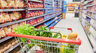 Einkaufswagen im Supermarkt