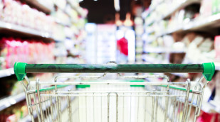 Einkaufswagen im Supermarkt