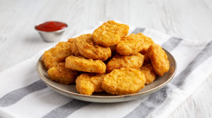 Hänchennuggets auf einem Teller