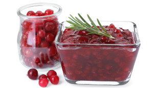 Preiselbeeren im Glas und als Kompott