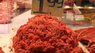 Hackfleisch in Supermarkttheke