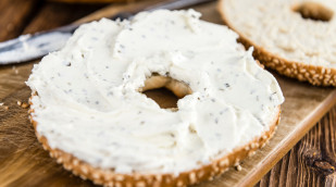 Bagel mit Kräuterfrischkäse