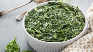 Schüssel mit Rahmspinat