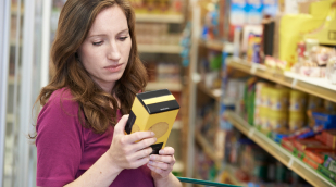 Frau im Supermarkt Frau im Supermarkt