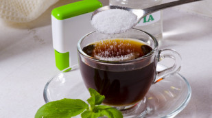 Tasse Tee mit Stevia