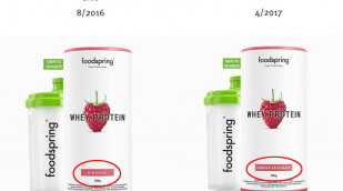 alt: Produktangebot Whey Protein, Beispiel Sorte Himbeere auf foodspring.de, 8/2016; neu: 4/2017