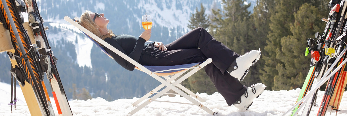 Frau mit Aperetif Frau mit Aperetif